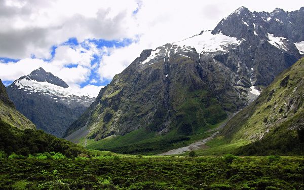 <strong>RWENZORI MOUNTAINS NATIONAL PARK</strong>